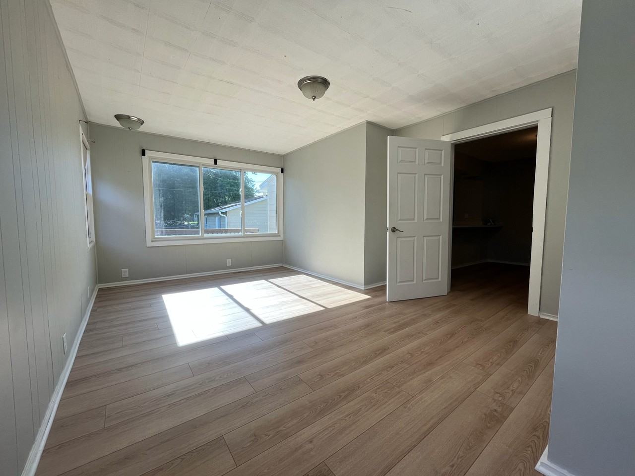 3814 Columbia St #1 - Photo 5 of 9