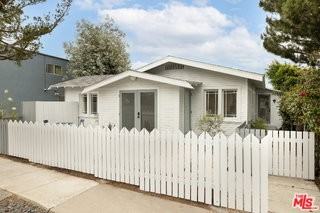 734 Pier Ave - Photo 2 of 8