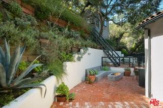 8831 Lookout Mountain Ave - Photo 4 of 8