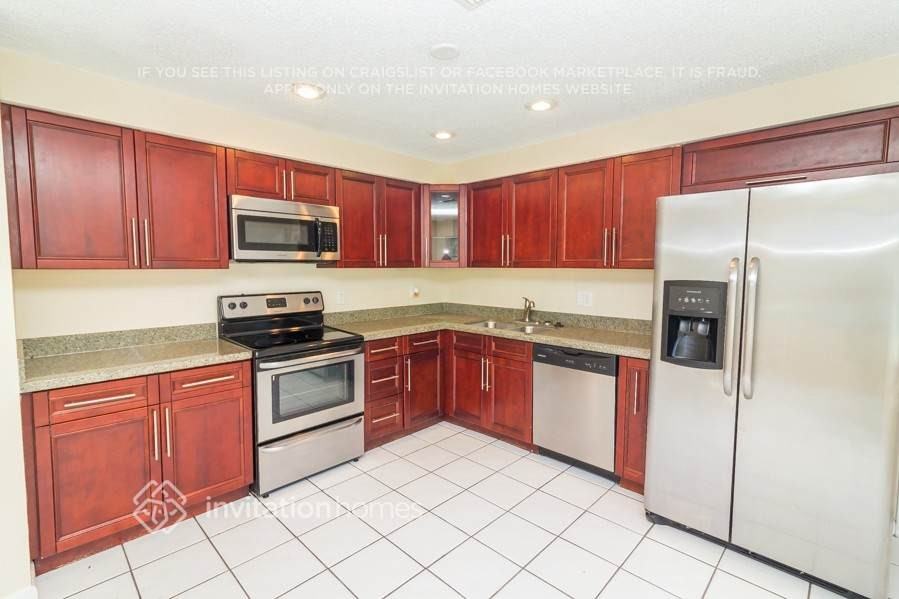 9413 Sw 53rd St - Photo 3 of 10
