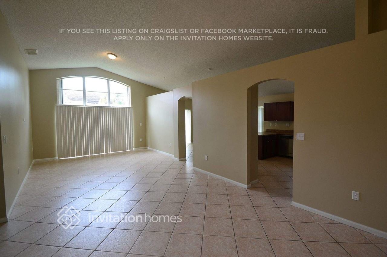 16594 Nw 7th St - Photo 2 of 14