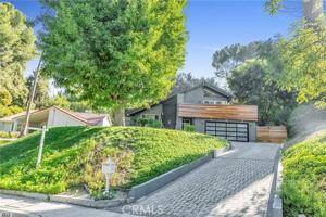 featured image of 4642 Poe Ave