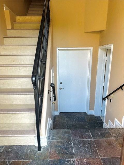 5555 Carpenter Ave #4 - Photo 4 of 8