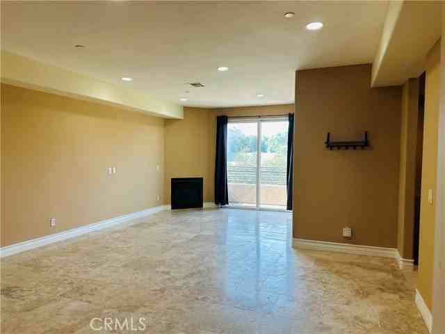 5555 Carpenter Ave #4 - Photo 5 of 8