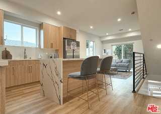 5340 Denny Ave - Photo 5 of 8