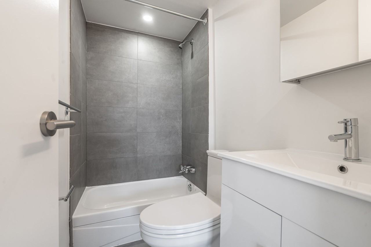730 St. Clarens - Photo 5 of 50