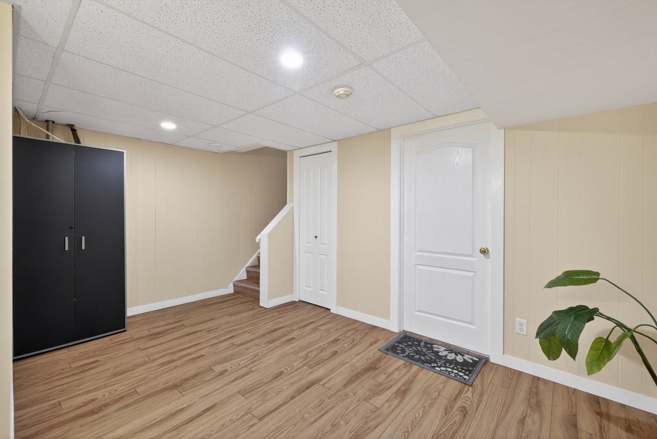 11440 Malmo Road Northwest, Edmonton, AB, T6H 4M2. 4 Bedroom Family Home | Double Garage | Malmo Plains SW Edmonton | $2 - Photo 4 of 50