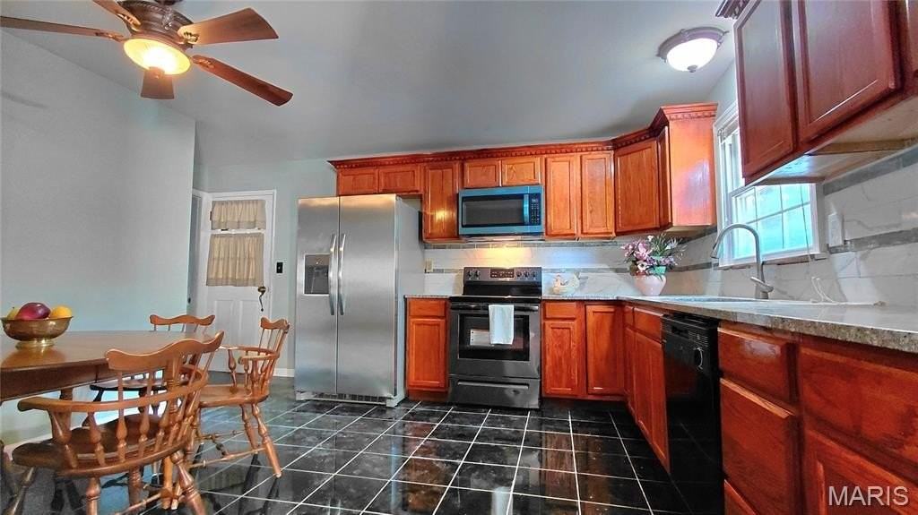 874 Hollyridge Dr - Photo 7 of 28