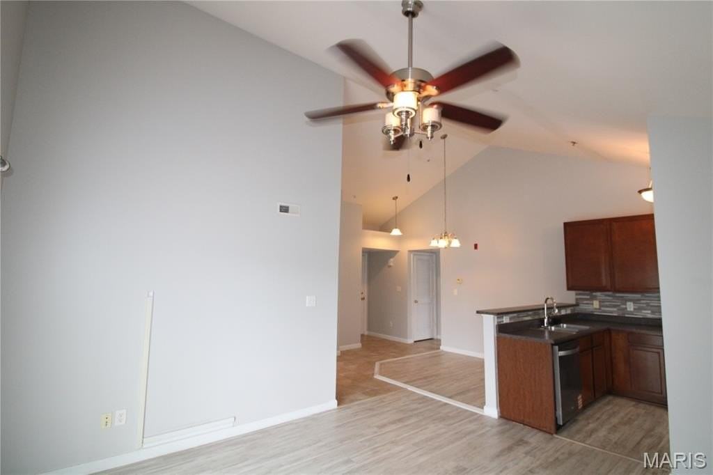 13300 Spring Creek Ln - Photo 4 of 28