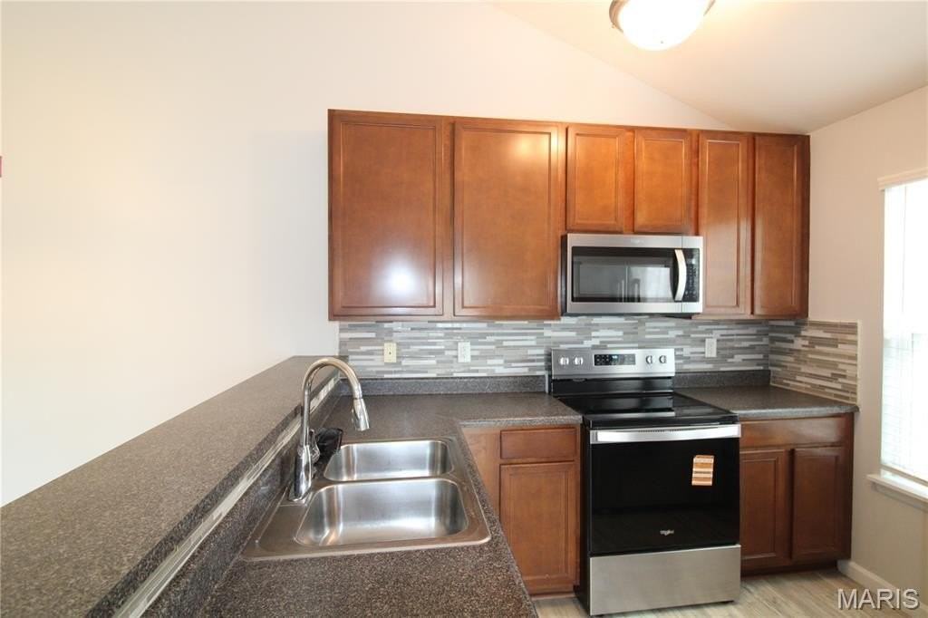 13300 Spring Creek Ln - Photo 6 of 28