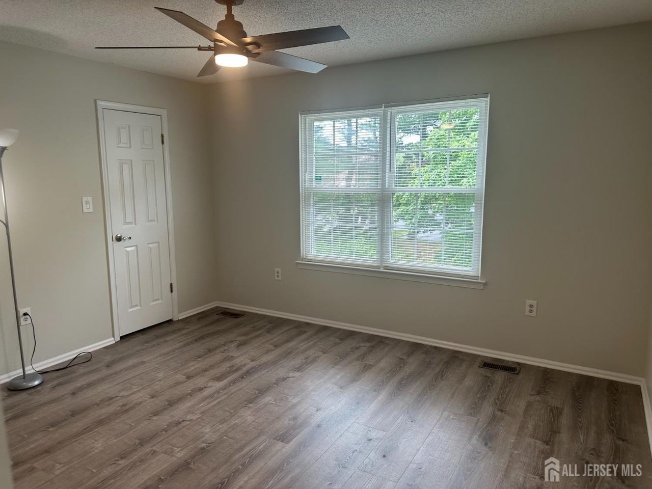 61 Goodwin Dr - Photo 4 of 16