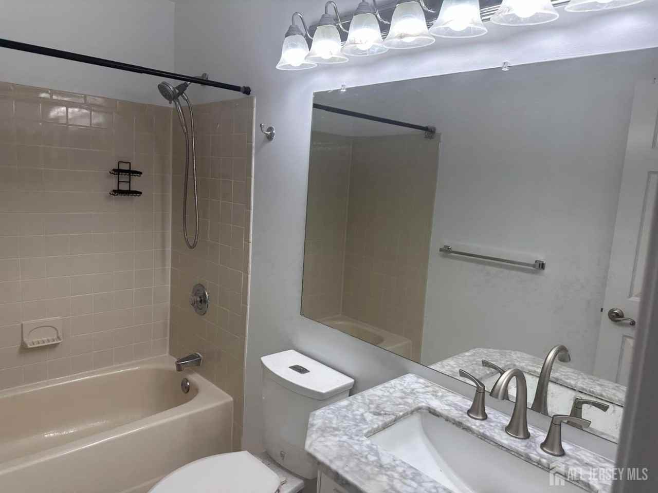 61 Goodwin Dr - Photo 5 of 16