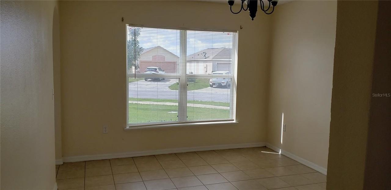 274 Curtis Ave - Photo 3 of 19