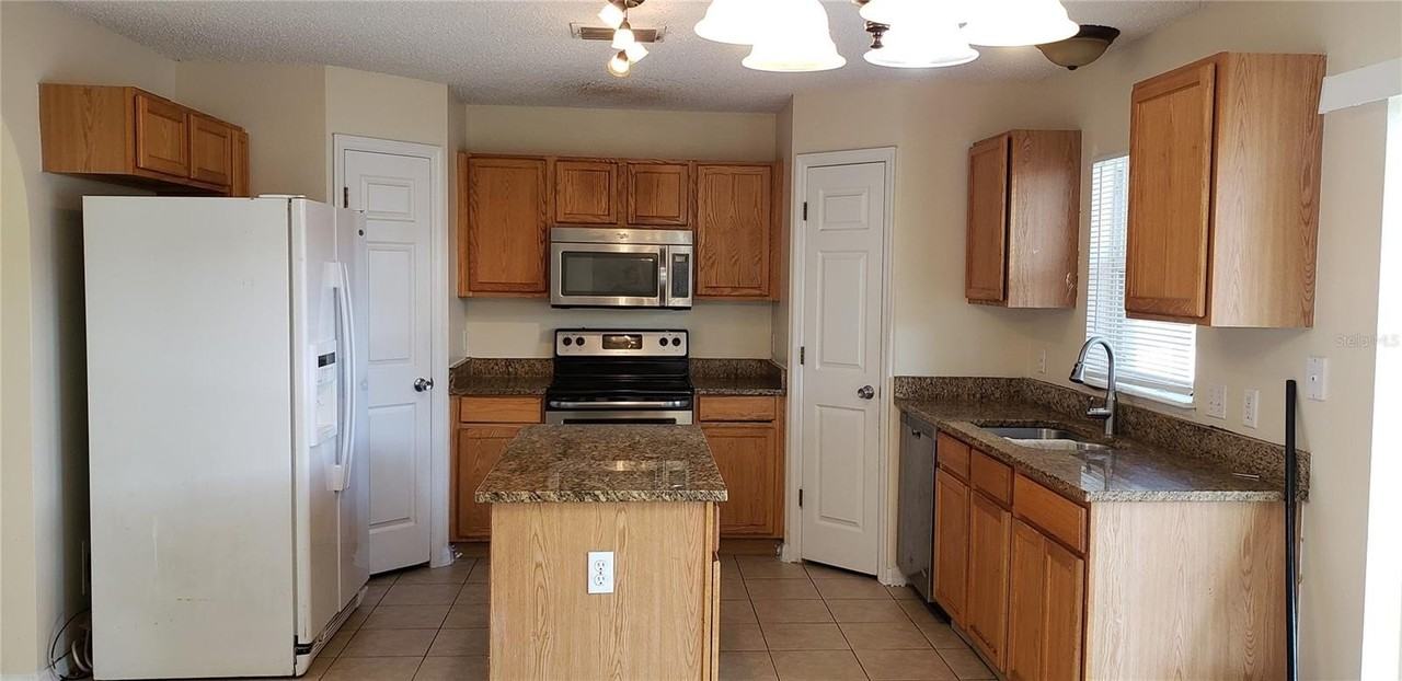 274 Curtis Ave - Photo 6 of 19