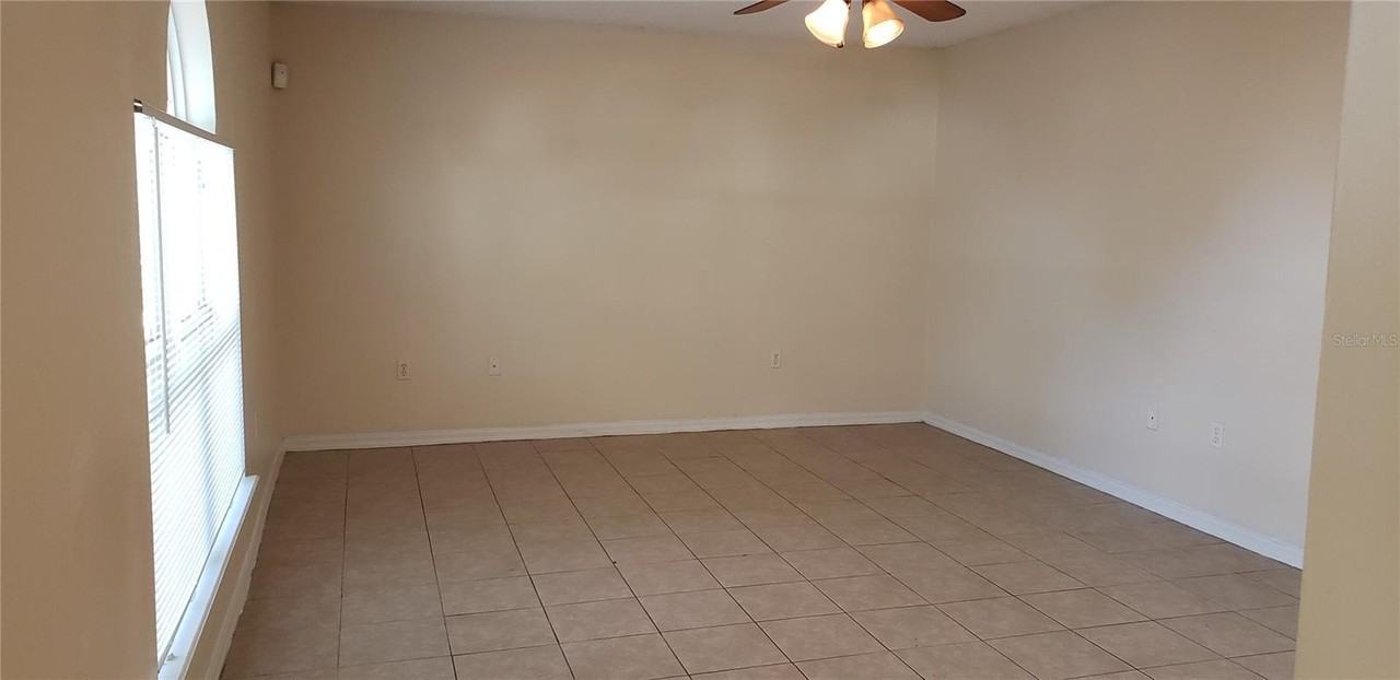 274 Curtis Ave - Photo 7 of 19