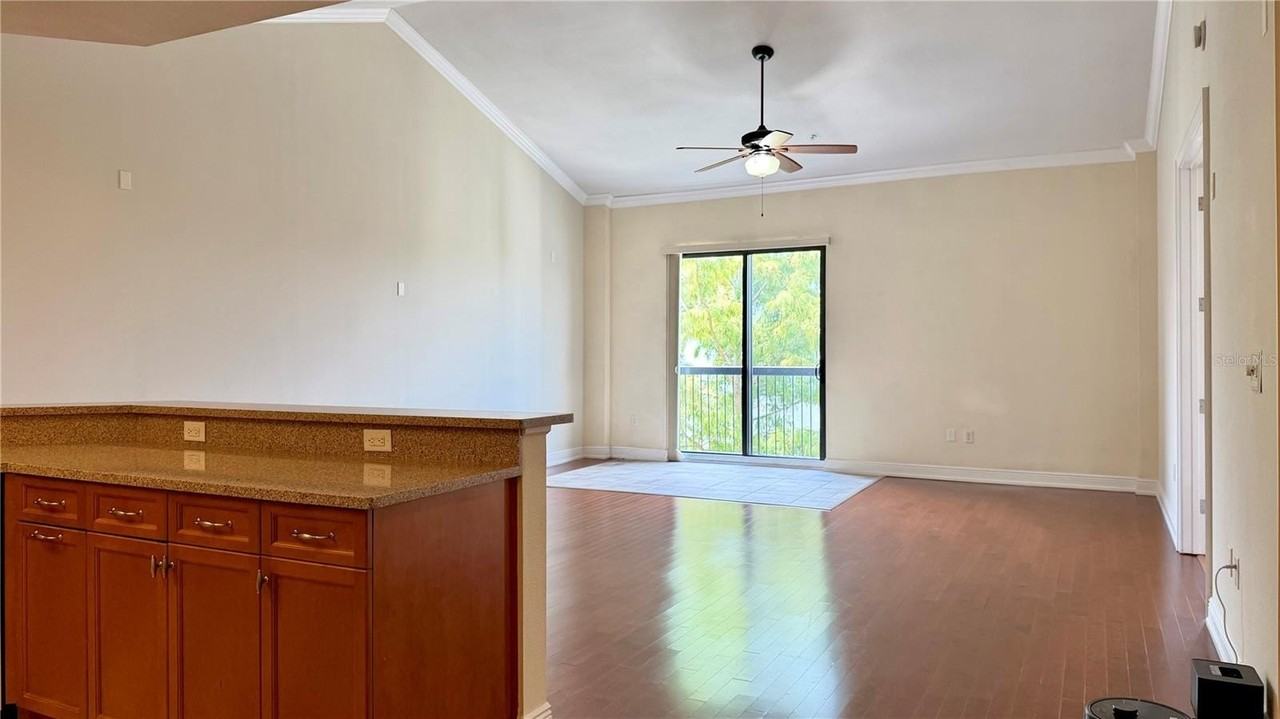350 Carolina Ave #407 - Photo 4 of 38