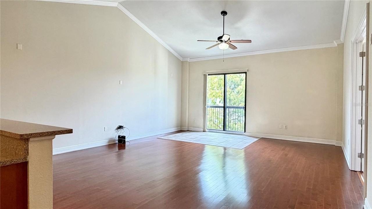 350 Carolina Ave #407 - Photo 5 of 38
