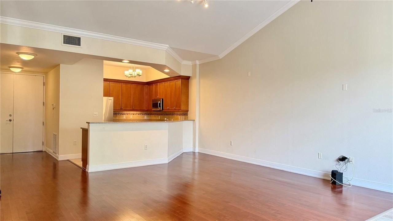 350 Carolina Ave #407 - Photo 7 of 38