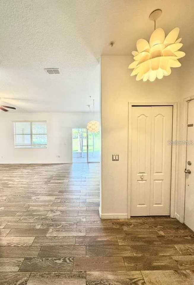 1122 Priory Cir - Photo 7 of 26