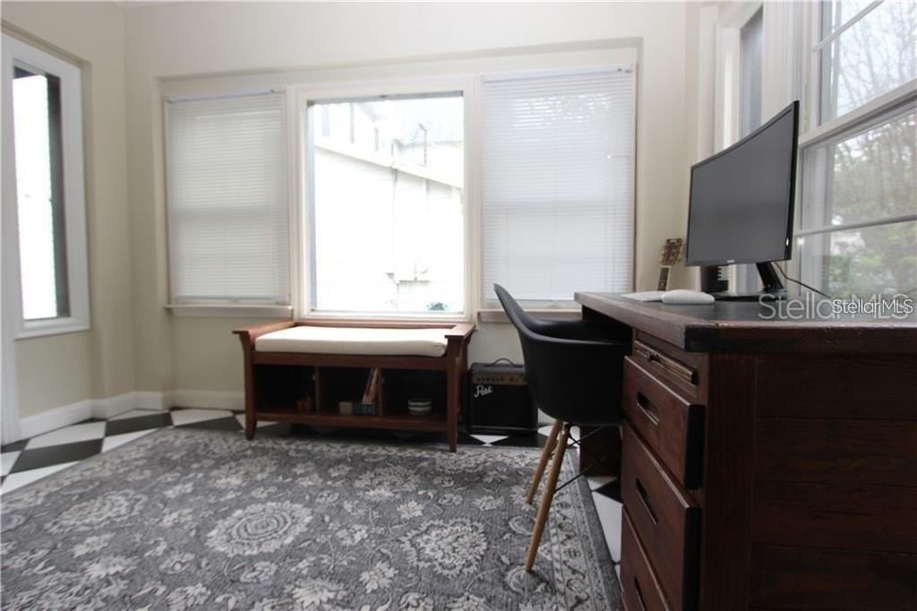 417 E Gore St - Photo 4 of 20