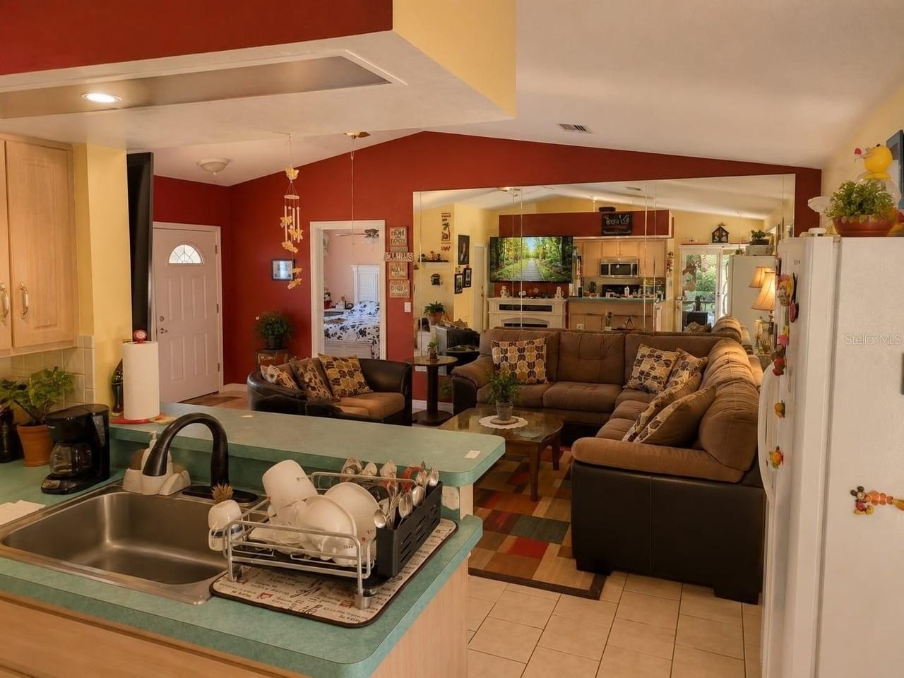 2351 Gimlet Ave - Photo 4 of 9
