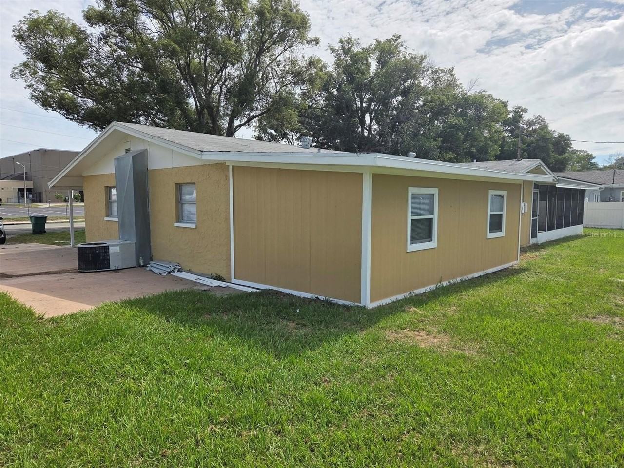 38300 Henry Dr - Photo 3 of 19