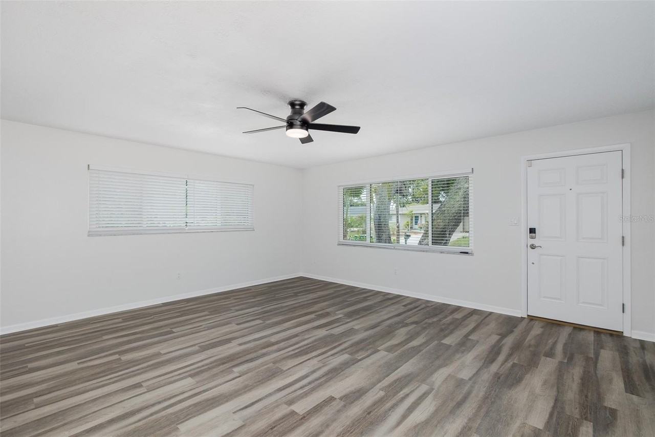 211 Timberlane Dr - Photo 5 of 27
