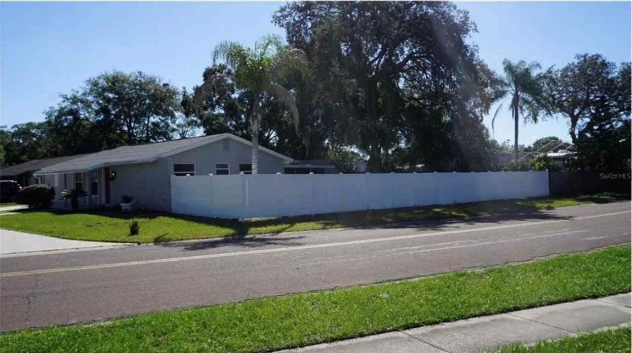8518 Woodlake Dr - Photo 2 of 31