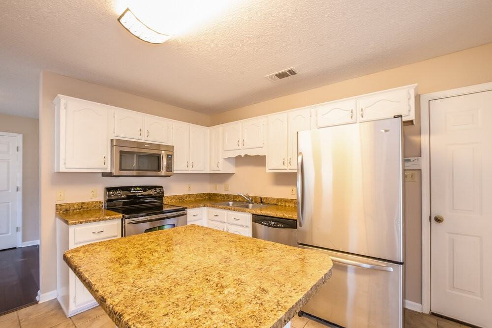3056 Valley Green Ln - Photo 6 of 17