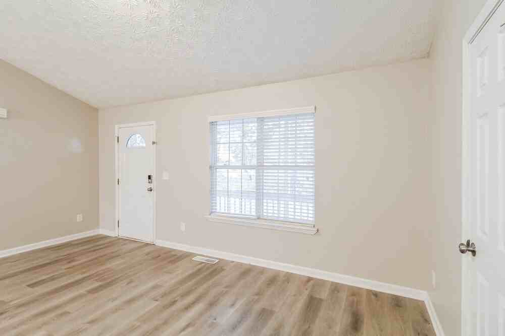 5030 Gillsville Hwy - Photo 3 of 16