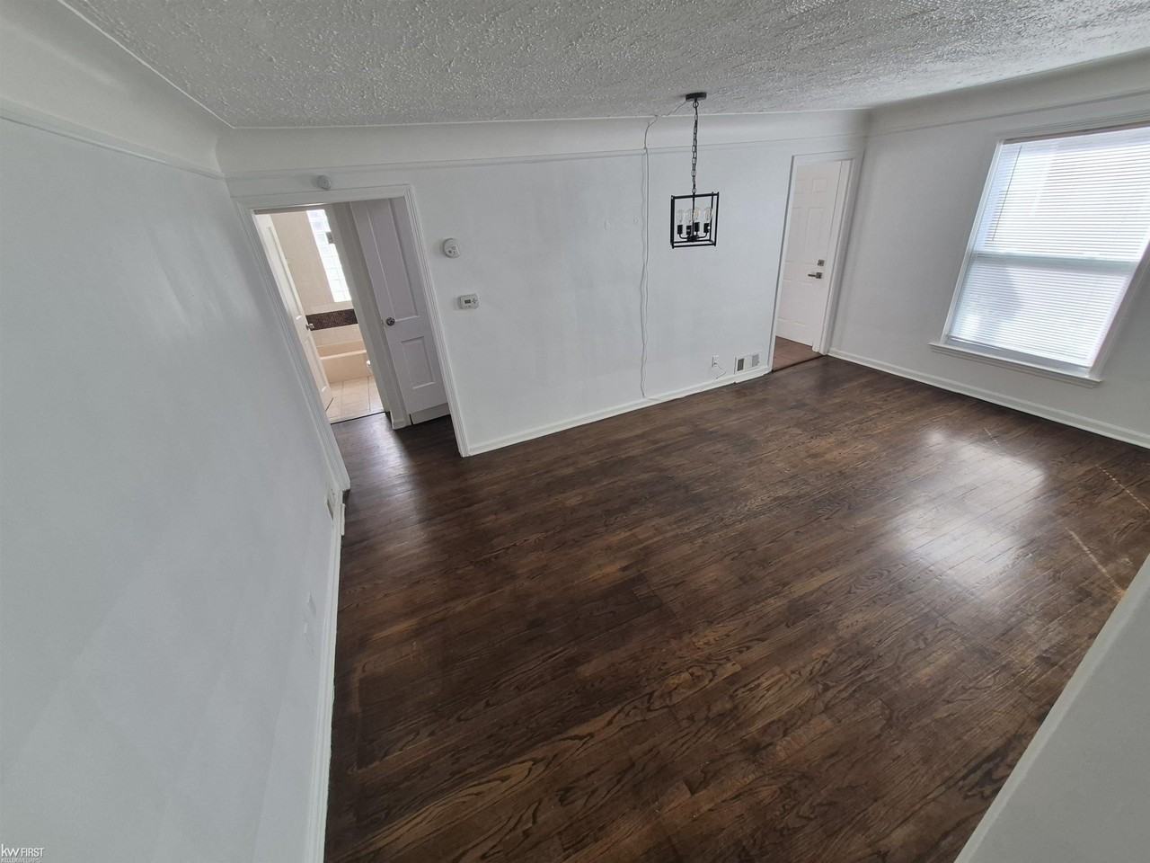 2038 Copeman Blvd - Photo 6 of 16
