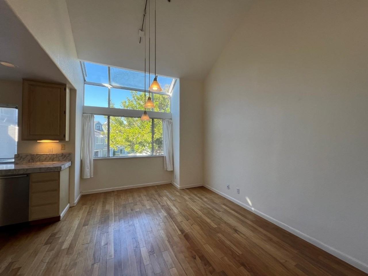 837 Columbia Cir - Photo 6 of 18