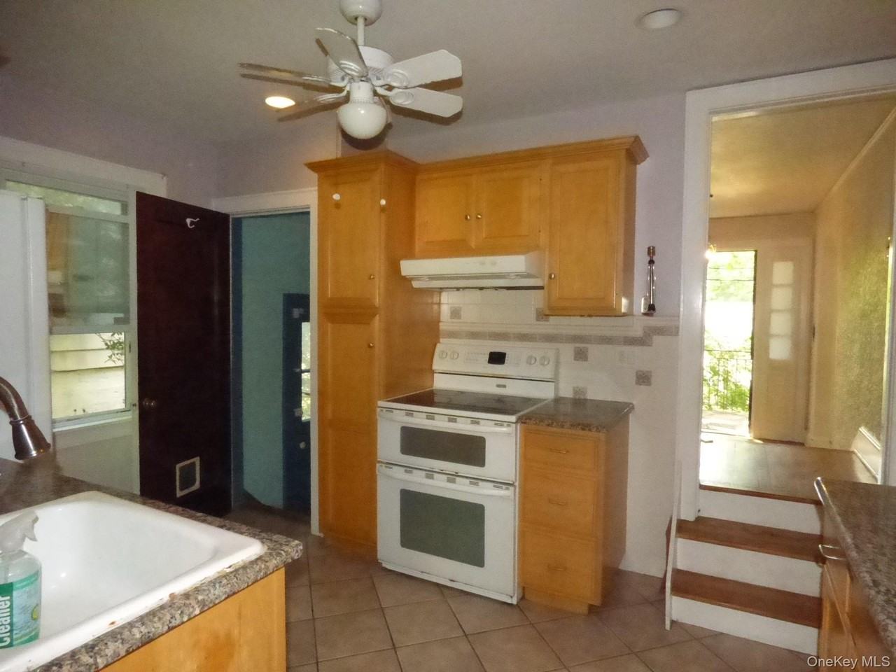 100 Potter Rd - Photo 6 of 12