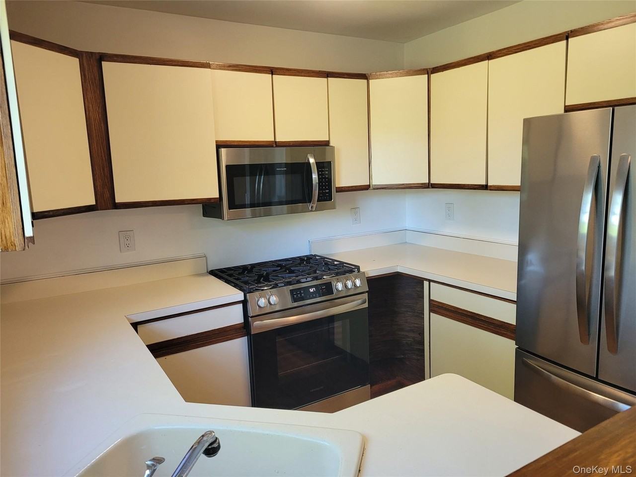 40 Brick Pond Rd - Photo 3 of 21