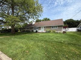 featured image of 3 Deeringwood Ln