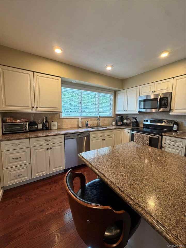 3 Deeringwood Ln - Photo 5 of 24