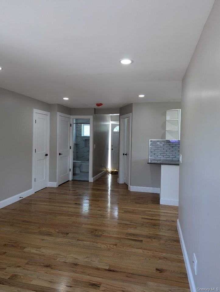 1737 N Gardiner Dr - Photo 4 of 8
