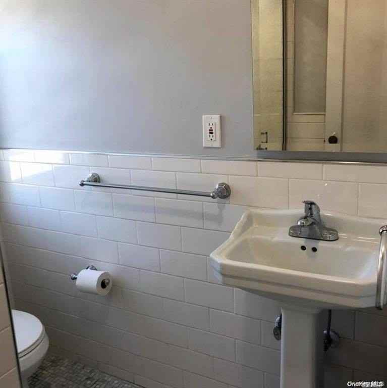 131 Chestnut St - Photo 5 of 6