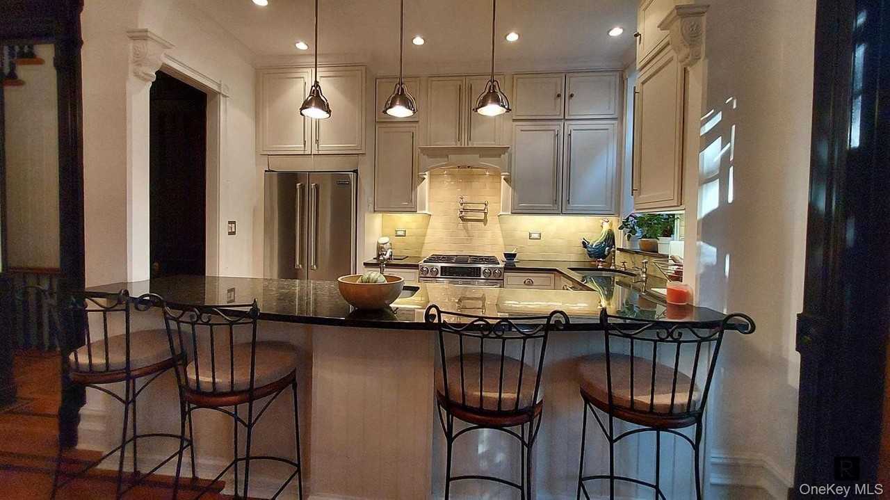 436 8th St #2 - Photo 4 of 23