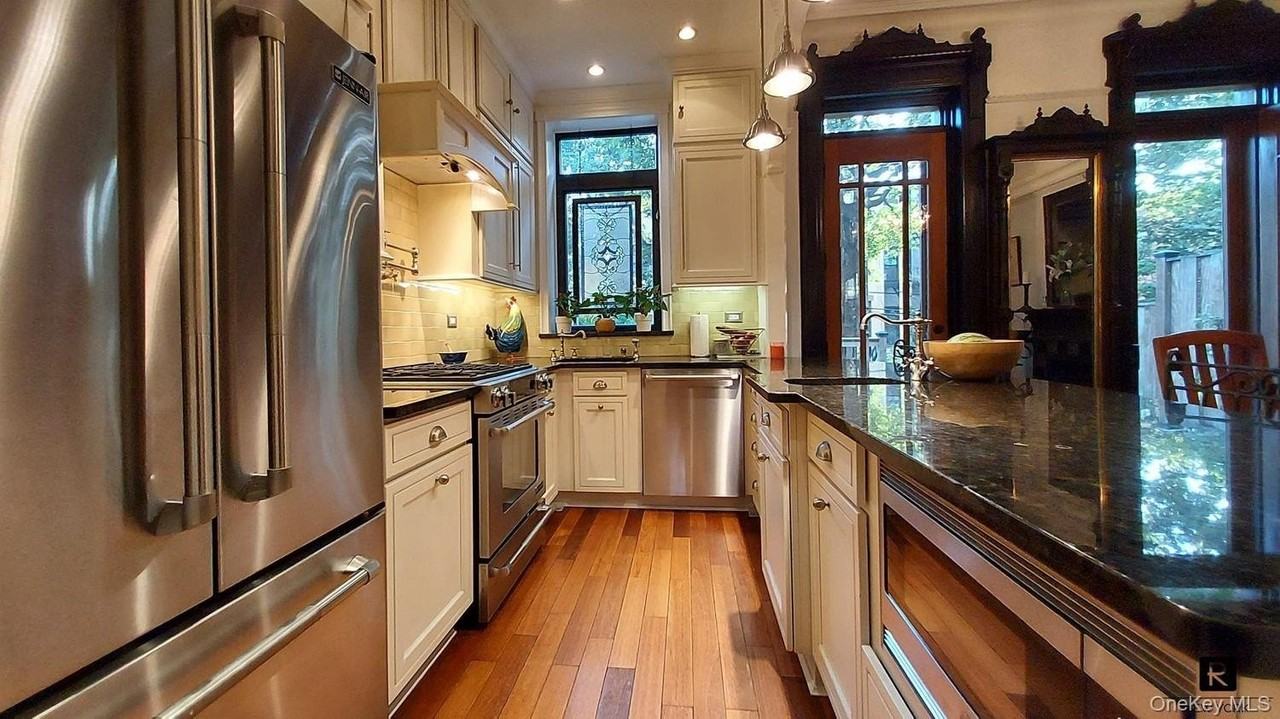 436 8th St #2 - Photo 5 of 23