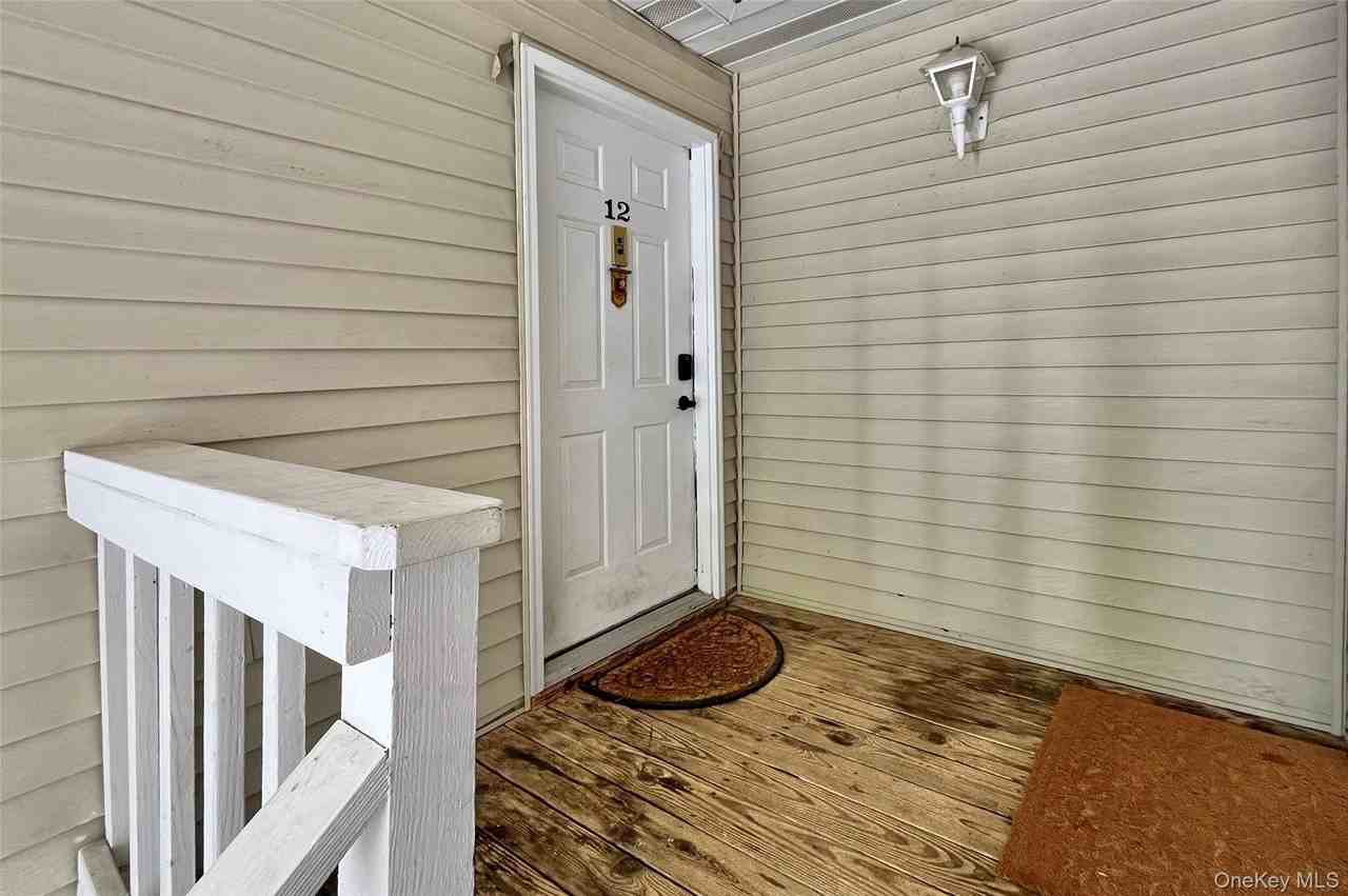 18 Lexington Hl #12 - Photo 5 of 40