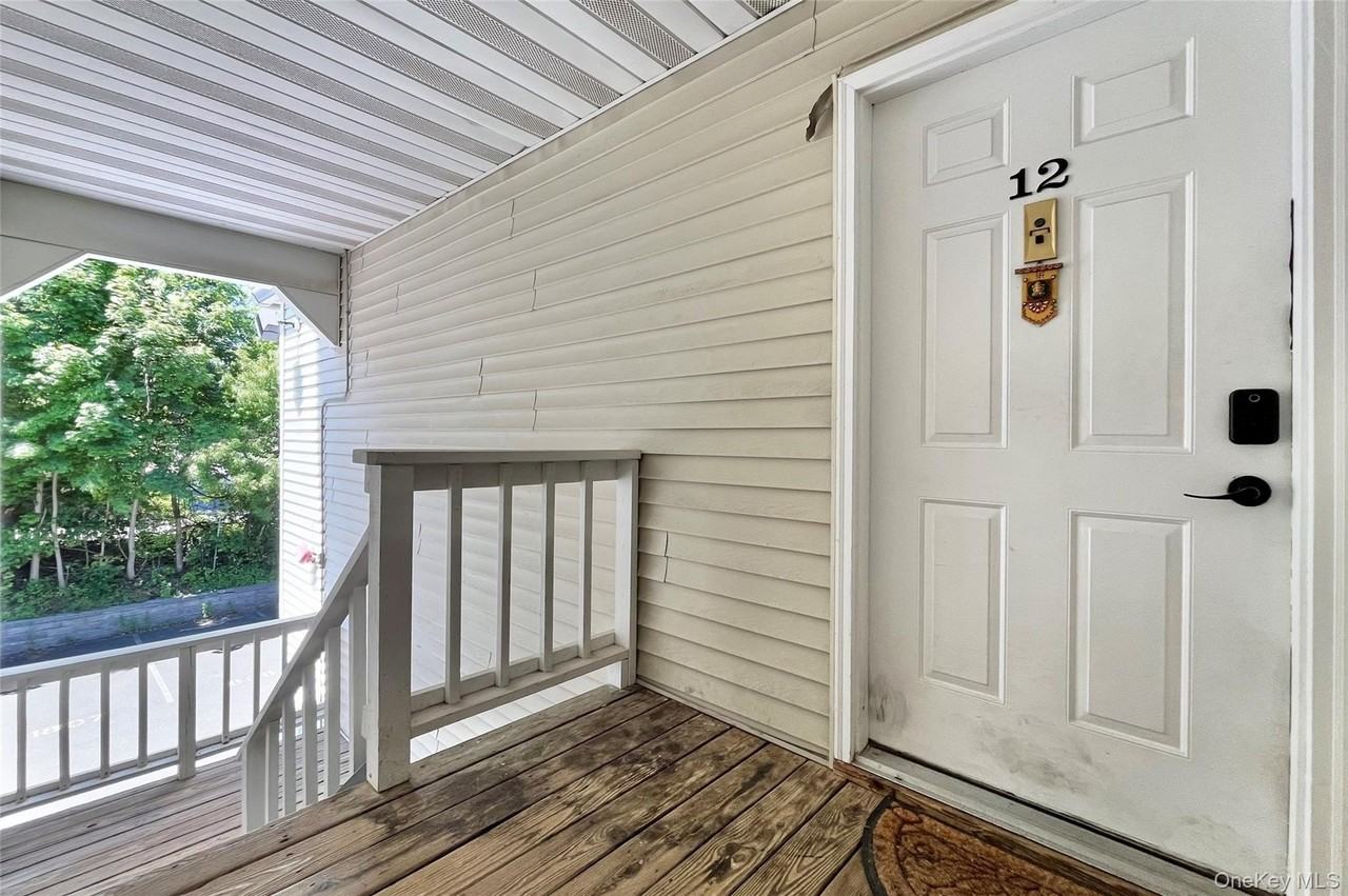 18 Lexington Hl #12 - Photo 6 of 40
