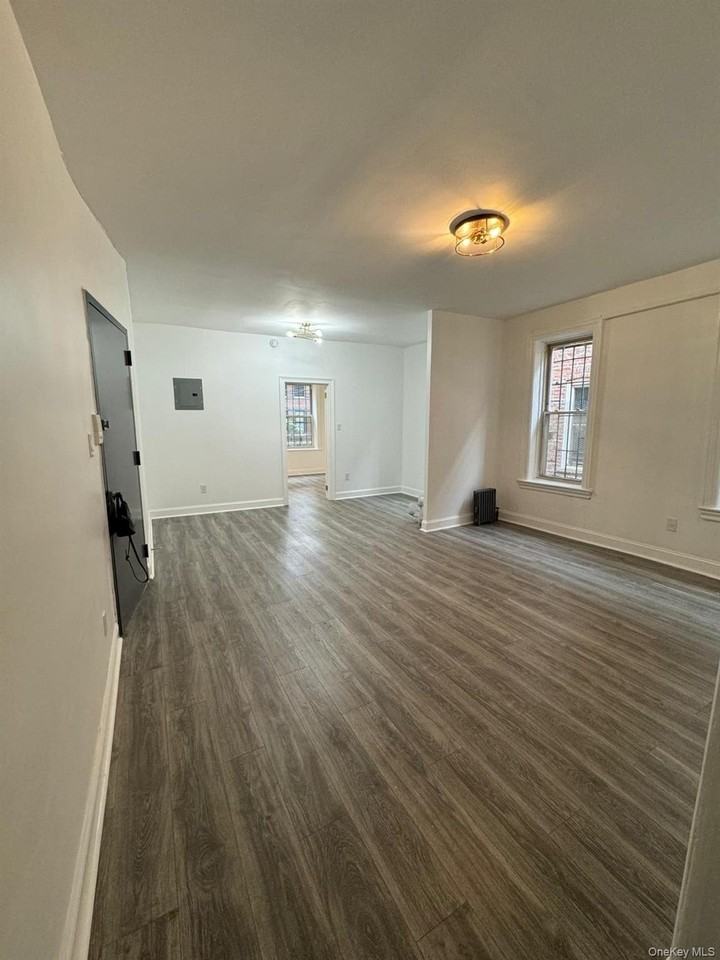 742 Sheffield Ave - Photo 3 of 8