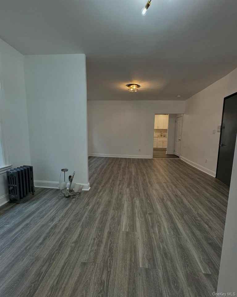 742 Sheffield Ave - Photo 4 of 8