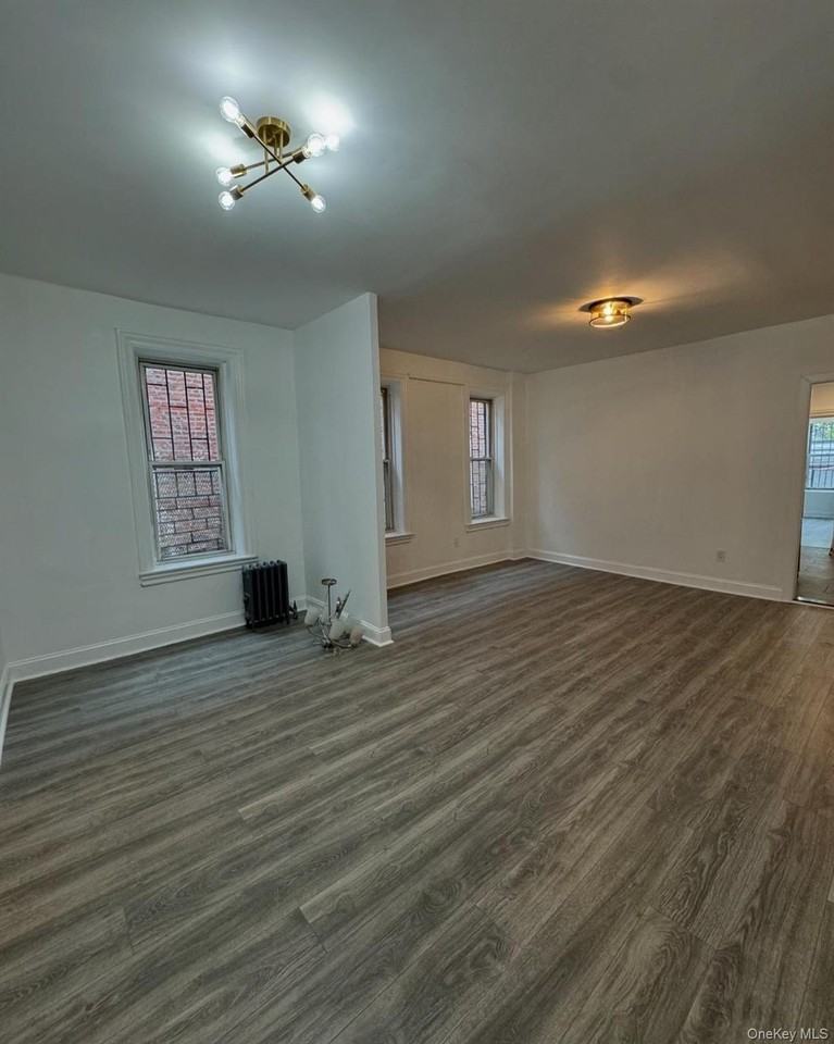 742 Sheffield Ave - Photo 5 of 8