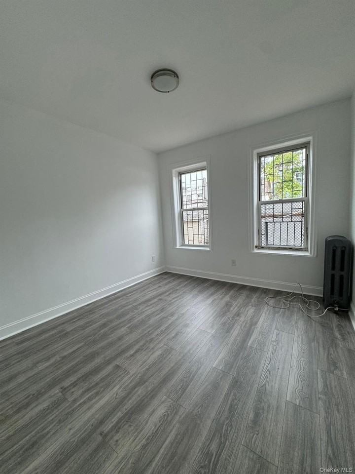 742 Sheffield Ave - Photo 7 of 8
