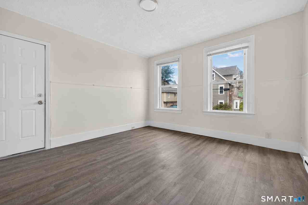 27 Beacon St - Photo 5 of 20