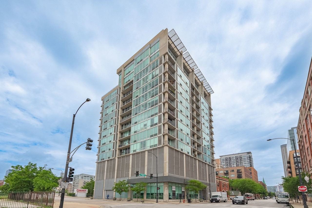 700 W Van Buren St