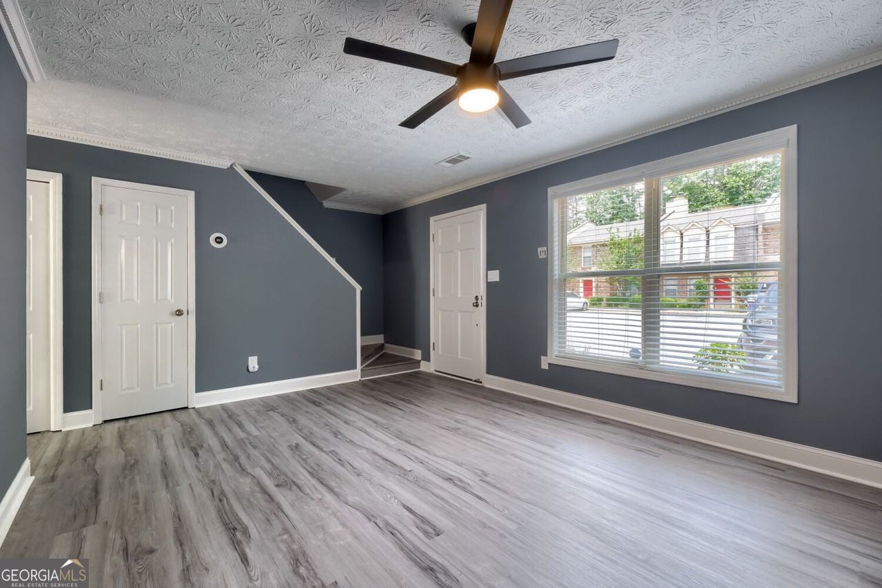 119 Forrest Ave - Photo 3 of 11