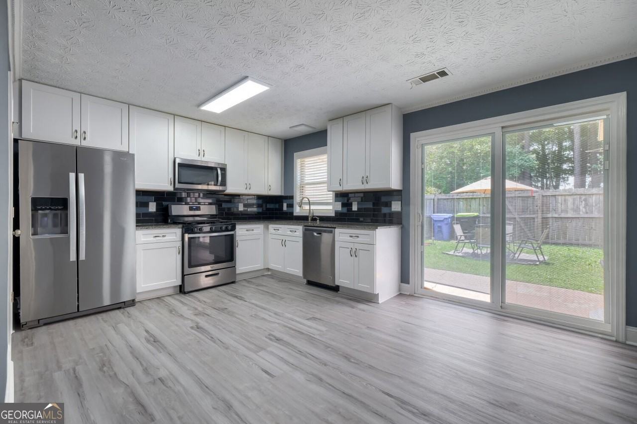 119 Forrest Ave - Photo 4 of 11